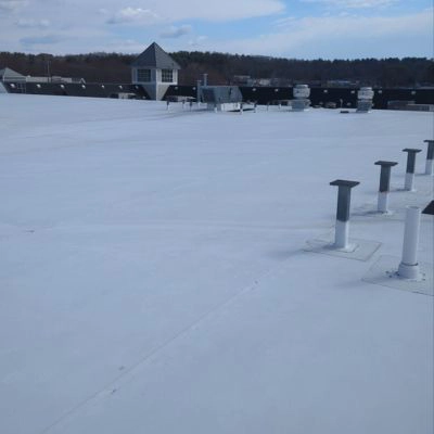 Commercial roof with reflective roof covering